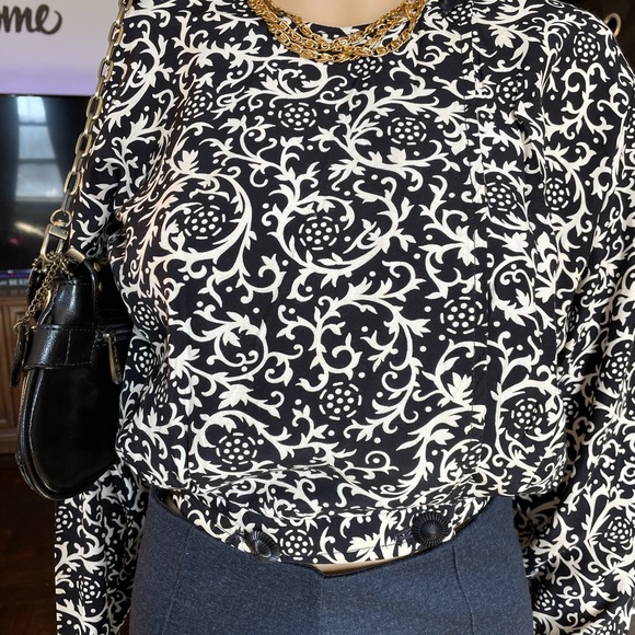 White and black blouse - Picture 4 of 4